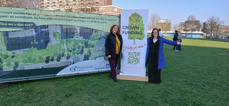 Nieuwe schaduwbomen in het Poptapark